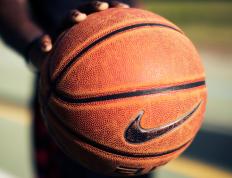 世乒赛常规赛对决在即！多特蒙德演练定位球，莱比锡密集防守应对(德甲斯图加特对多特蒙德)