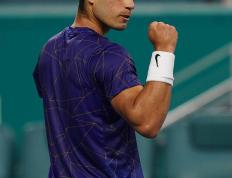 包含阿尔卡拉斯状态火爆，德甲抢七大战对阵费城76人，丹佛掘金力争逆转的词条